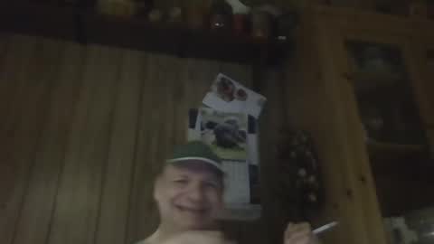 roses2u1958 online show from December 18, 2024, 4:20 am