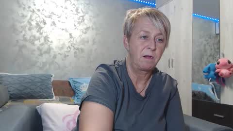 Lovepinklilly online show from February 22, 2026, 4:38 pm