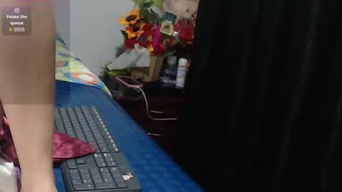 Snapshot of roshy_multisquirt chatting on October 23, 2025, 5:44 pm roshy online show from October 23, 2025, 5:44 pm