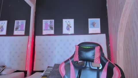 Snapshot of rosi_cooper chatting on October 2, 2025, 10:55 am rosi_cooper online show from October 2, 2025, 10:55 am