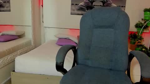 Snapshot of rosi_cooper chatting on October 23, 2025, 10:47 am rosi_cooper online show from October 23, 2025, 10:47 am