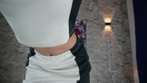 Snapshot of ross_b1 chatting on December 13, 2024, 1:37 am ROSS - online show from December 13, 2024, 1:37 am