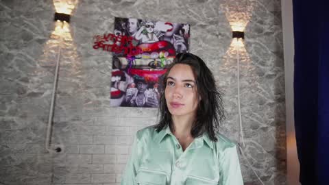 Snapshot of ross_b1 chatting on December 21, 2024, 2:09 am ROSS - online show from December 21, 2024, 2:09 am