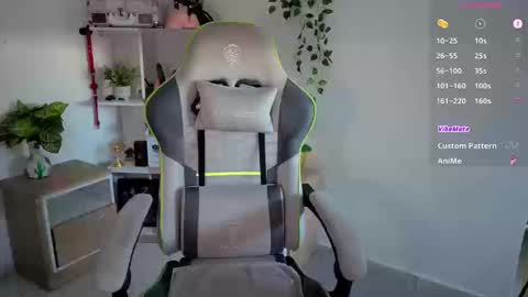 Snapshot of rosse_98_ chatting on September 10, 2025, 1:00 pm Miss Rosse online show from September 10, 2025, 1:00 pm