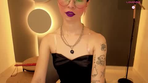 Snapshot of rosse_98_ chatting on November 9, 2025, 12:25 pm Miss Rosse online show from November 9, 2025, 12:25 pm
