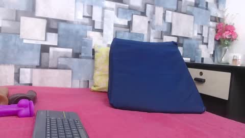 Snapshot of rosse_thompson11 chatting on October 8, 2025, 3:15 am rosse_thompson11 online show from October 8, 2025, 3:15 am