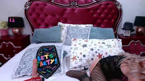 Snapshot of rossecougar_x chatting on November 15, 2025, 6:11 am Rosse Cougar online show from November 15, 2025, 6:11 am