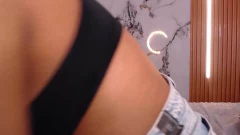 Rossi Hill online show from January 5, 2026, 8:01 pm