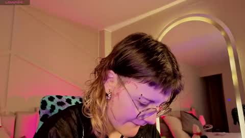 Snapshot of rossiie_hunt_ chatting on May 22, 2026, 12:22 pm rossiie_hunt_ online show from May 22, 2026, 12:22 pm