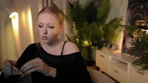 Snapshot of rosy_petal chatting on September 8, 2025, 8:19 pm rosy_petal online show from September 8, 2025, 8:19 pm