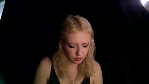 Snapshot of rosy_petal chatting on October 13, 2025, 1:33 pm rosy_petal online show from October 13, 2025, 1:33 pm