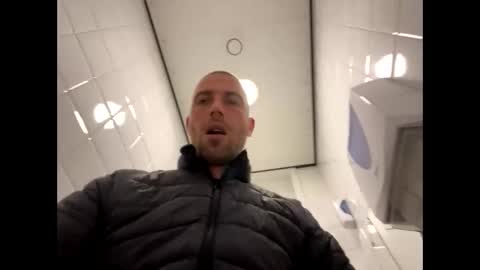 rotteei1 online show from October 14, 2025, 8:26 am