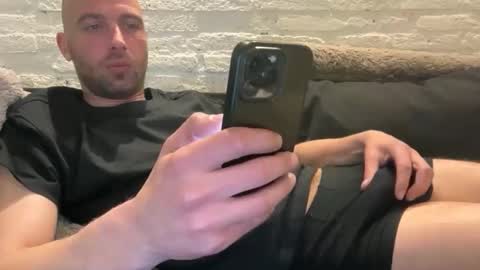 rotteei1 online show from April 20, 2026, 4:43 pm