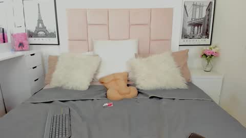 Snapshot of rousefox1 chatting on September 26, 2025, 5:33 am Valeria online show from September 26, 2025, 5:33 am