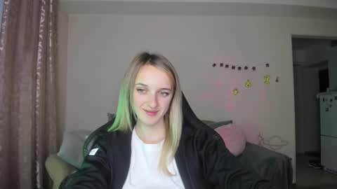 Snapshot of rousereed chatting on November 1, 2025, 1:24 pm Rouse online show from November 1, 2025, 1:24 pm