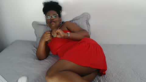Snapshot of roushlove chatting on February 18, 2025, 10:14 pm luxa online show from February 18, 2025, 10:14 pm