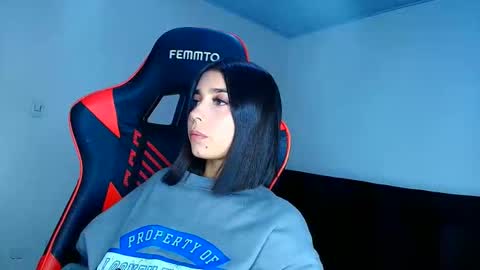 rousse_violet online show from April 17, 2026, 12:46 am