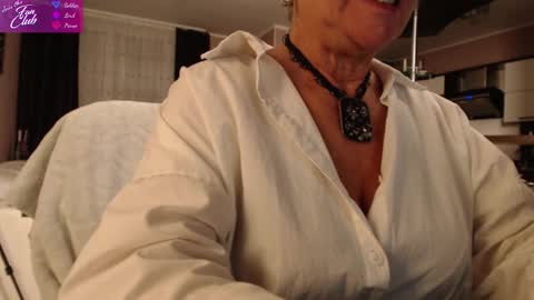 Snapshot of roxana_brooks chatting on December 6, 2024, 5:22 pm Roxana online show from December 6, 2024, 5:22 pm