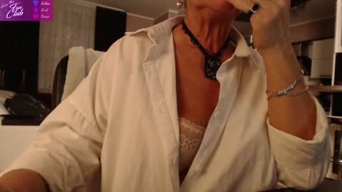 Snapshot of roxana_brooks chatting on December 9, 2024, 5:52 pm Roxana online show from December 9, 2024, 5:52 pm