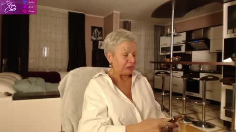 Snapshot of roxana_brooks chatting on December 15, 2024, 7:10 pm Roxana online show from December 15, 2024, 7:10 pm