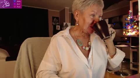 Snapshot of roxana_brooks chatting on December 18, 2024, 5:42 pm Roxana online show from December 18, 2024, 5:42 pm