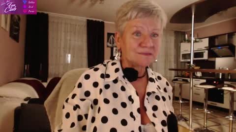 Snapshot of roxana_brooks chatting on December 29, 2024, 7:43 pm Roxana online show from December 29, 2024, 7:43 pm