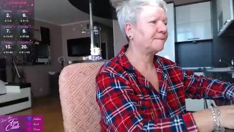 Snapshot of roxana_brooks chatting on September 26, 2025, 5:55 am Roxana online show from September 26, 2025, 5:55 am