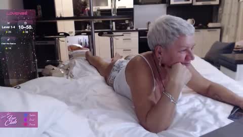 Snapshot of roxana_brooks chatting on October 16, 2025, 7:37 pm Roxana online show from October 16, 2025, 7:37 pm