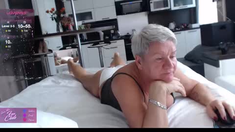 Snapshot of roxana_brooks chatting on October 24, 2025, 7:16 am Roxana online show from October 24, 2025, 7:16 am