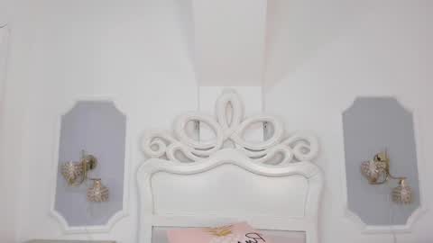 roxana_scott1 online show from November 15, 2025, 3:37 am