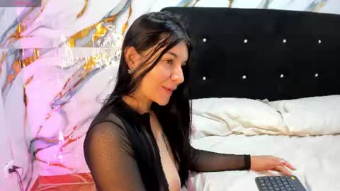 roxanaborns online show from July 16, 2026, 10:21 am
