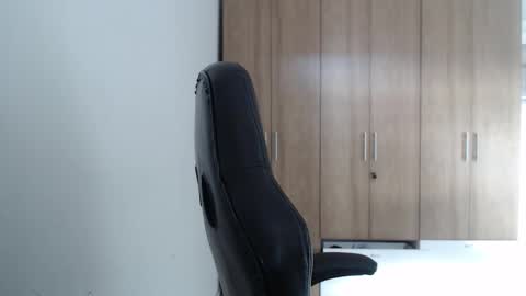 Roxana online show from December 15, 2025, 9:19 pm