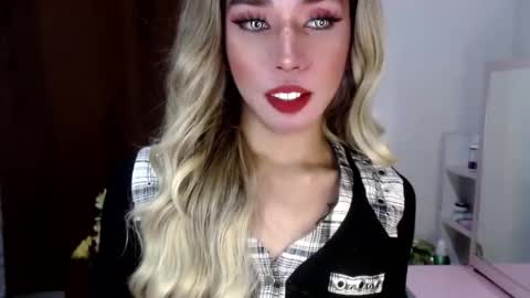 roxane_holmes online show from January 16, 2025, 1:14 pm