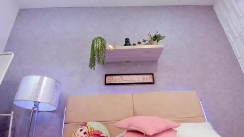 roxanebrown online show from May 19, 2026, 1:56 am