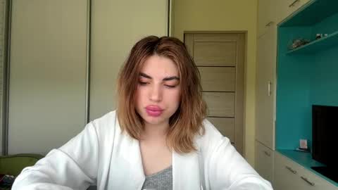 Mia online show from May 20, 2026, 9:59 am