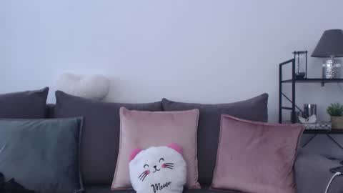 roxanneliss online show from February 21, 2026, 2:07 pm