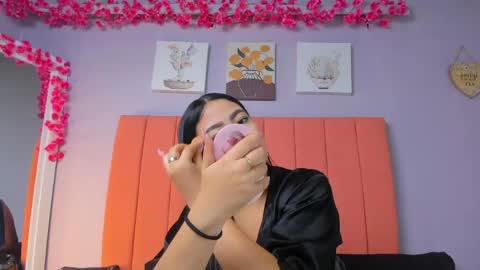 Snapshot of roxanneowens chatting on May 21, 2026, 12:12 pm Juliana 3 online show from May 21, 2026, 12:12 pm