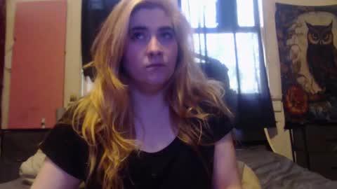 Snapshot of roxanneroulette chatting on September 8, 2025, 3:33 pm Silver online show from September 8, 2025, 3:33 pm