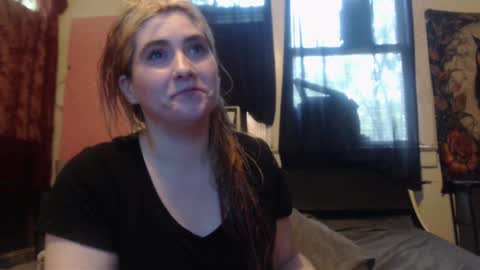 Snapshot of roxanneroulette chatting on September 15, 2025, 7:25 pm Silver online show from September 15, 2025, 7:25 pm