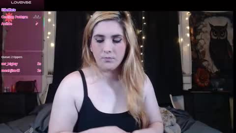 Snapshot of roxanneroulette chatting on October 31, 2025, 1:17 am Silver online show from October 31, 2025, 1:17 am