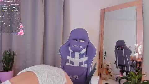 Snapshot of roxie_gates chatting on February 19, 2026, 3:02 am R O X I E online show from February 19, 2026, 3:02 am