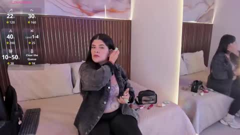 Snapshot of roxie_ns chatting on September 30, 2025, 11:37 am Roxie online show from September 30, 2025, 11:37 am