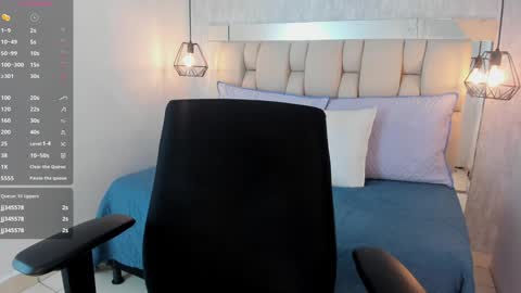 Snapshot of roxie_summers chatting on December 19, 2024, 11:03 pm Roxie online show from December 19, 2024, 11:03 pm