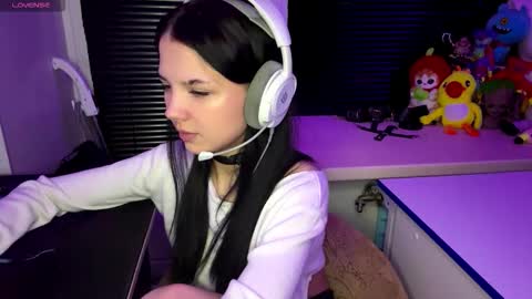 Snapshot of roxiepiurkowski chatting on October 21, 2025, 2:07 pm Hana online show from October 21, 2025, 2:07 pm