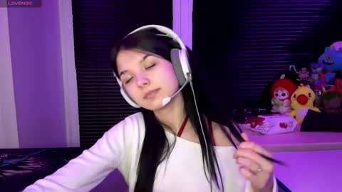 Snapshot of roxiepiurkowski chatting on October 24, 2025, 2:24 pm Hana online show from October 24, 2025, 2:24 pm