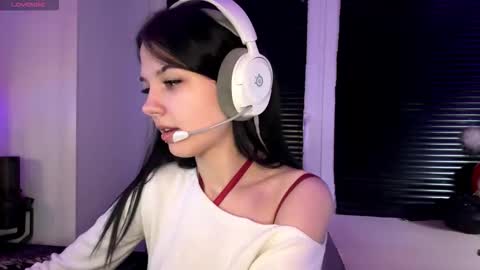 Snapshot of roxiepiurkowski chatting on November 27, 2025, 3:14 pm Hana online show from November 27, 2025, 3:14 pm