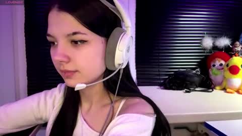 Snapshot of roxiepiurkowski chatting on November 30, 2025, 3:27 pm Hana online show from November 30, 2025, 3:27 pm