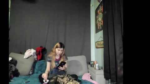 roxihazeleyes online show from November 18, 2025, 10:47 pm