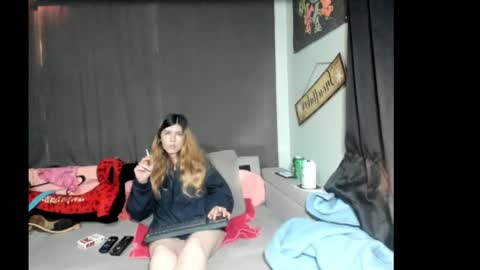 roxihazeleyes online show from February 16, 2026, 10:39 pm