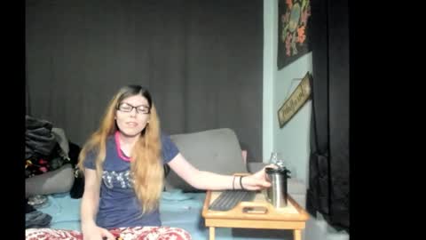 roxihazeleyes online show from March 8, 2026, 9:13 am